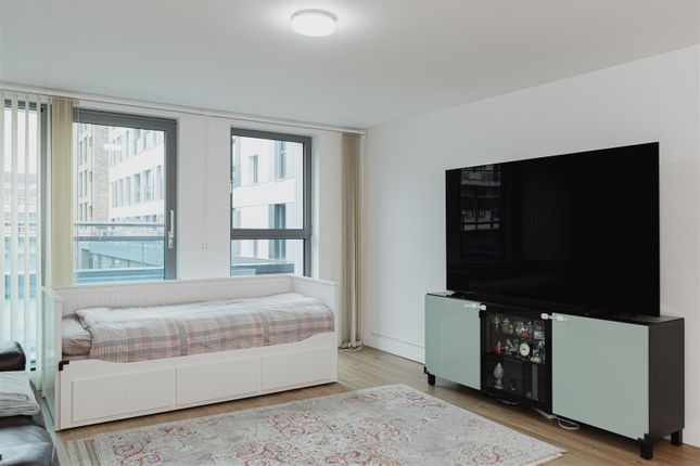 Flat for sale in High Street, Redhill