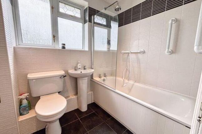 7 Woodside Avenue, Bridgend photo 5