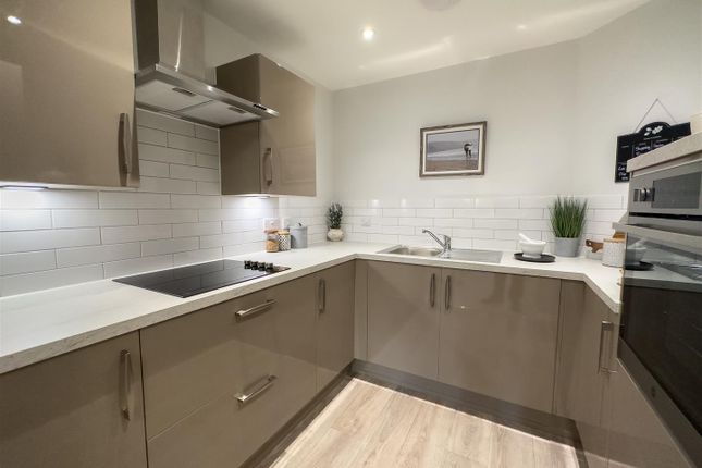 14, Jubilee Lodge, Crookham Road, Fleet photo 2