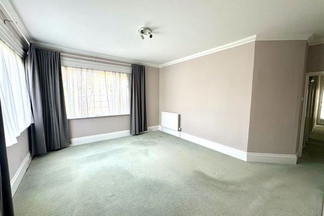 Flat to rent in Gloucester Road, New Barnet, Barnet