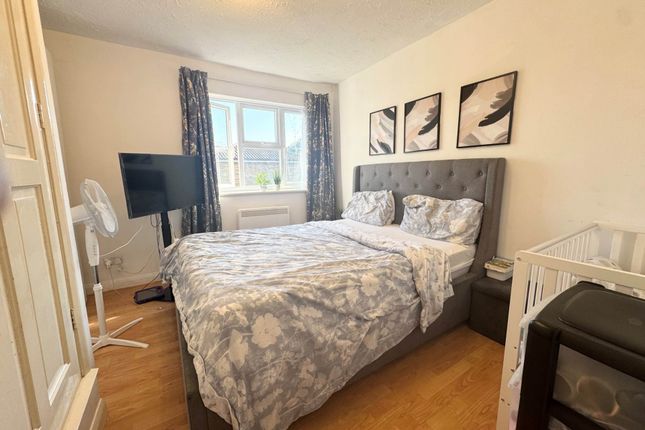 43, Siskin Close, Borehamwood photo 5