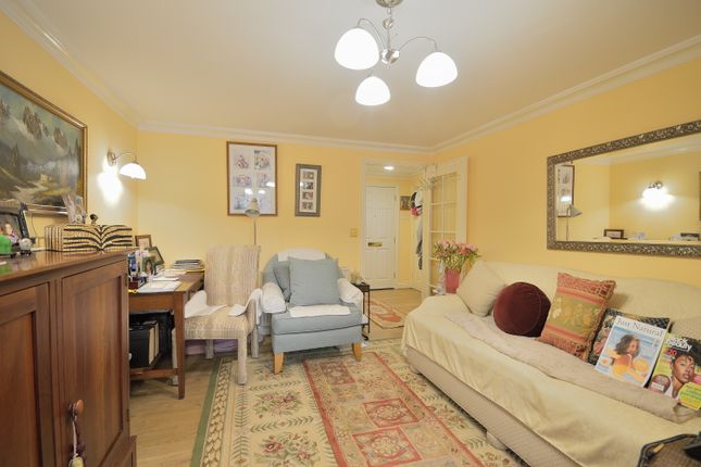 Pegasus Court , Greens Lanes , Winchmore Hill  photo 5
