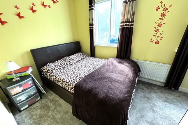 Town house for sale in Chester Road, Hounslow