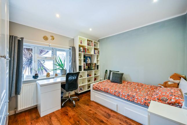 End terrace house for sale in Howard Road, Isleworth