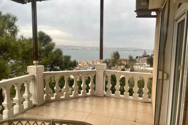 Villa for sale in Istanbul, Marmara, Turkey