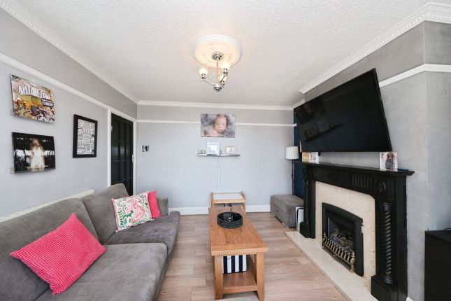 45, Mansfield Road, Chesterfield photo 3