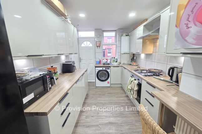 Brudenell Avenue, Hyde Park photo 5