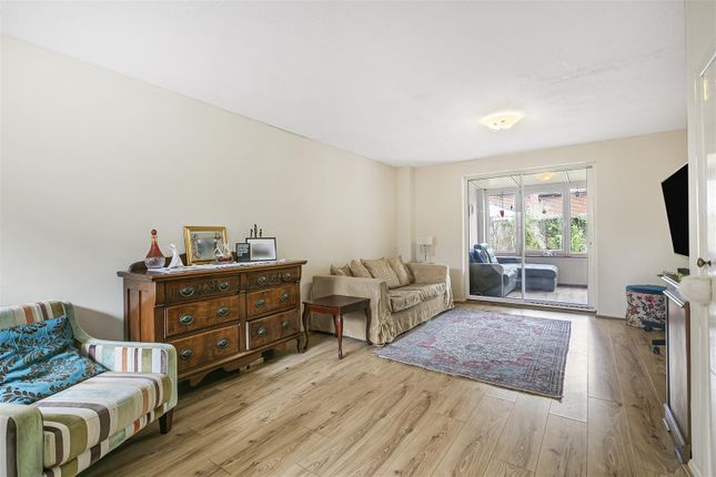 74, Archer Close, Kingston Upon Thames photo 2