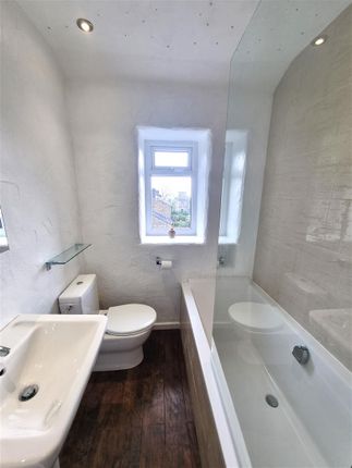 33, Crimbles Road, Pudsey photo 4