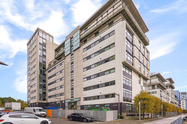 Thumbnail Flat for sale in Castlebank Place, Glasgow