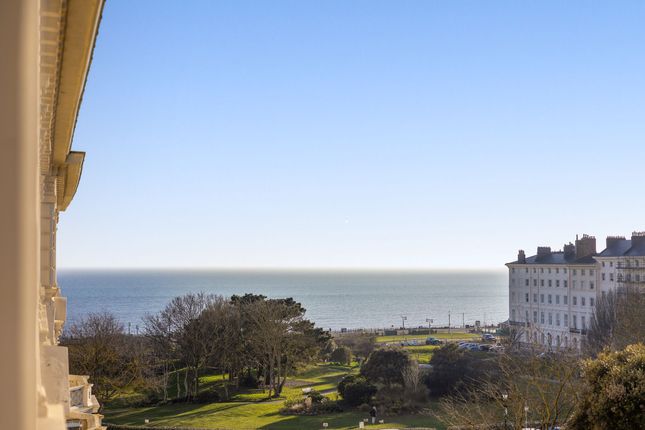 Flat 6, 2-3, Palmeira Square, Hove photo 2