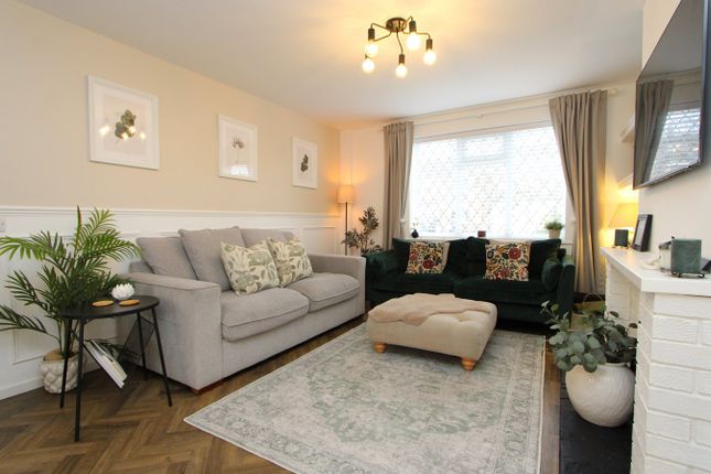 13, Manor Way, Chipping Sodbury photo 3
