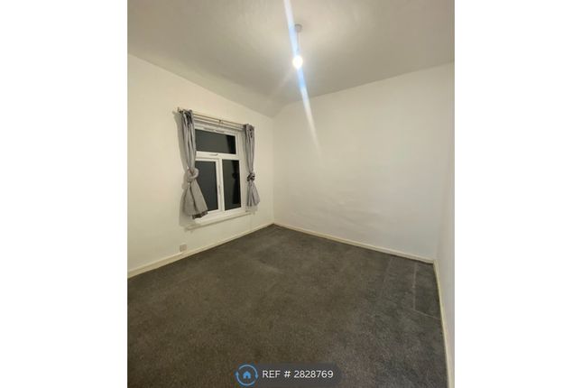 Lees Road, Oldham photo 5