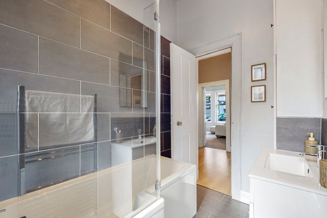 Flat for sale in Cathcart Road, Glasgow