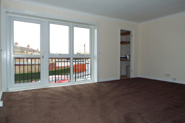 Flat to rent in St. Valery Drive, Stirling