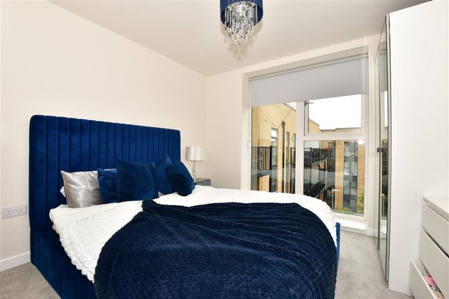 Thumbnail Flat for sale in Hillier Crescent, Gravesend, Kent