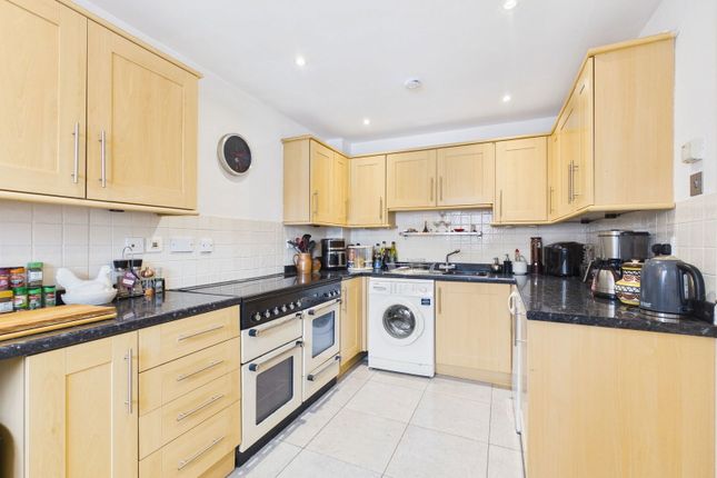 6, Wraysbury Gardens, Lancing photo 4