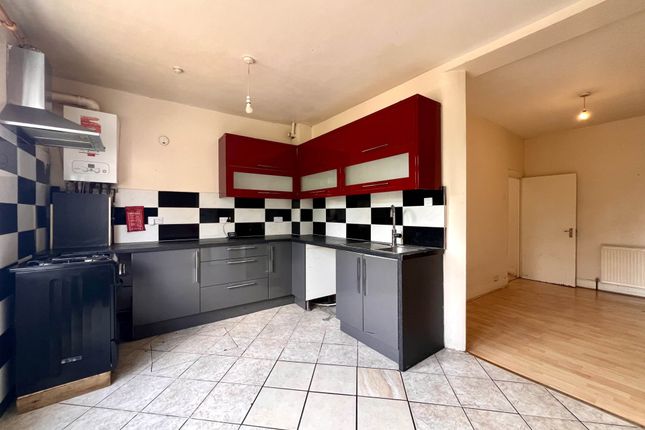 23, Shakespeare Crescent, London photo 4