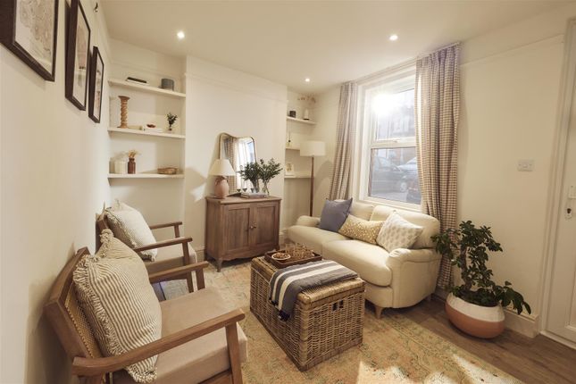 17, Ryll Grove, Exmouth photo 2