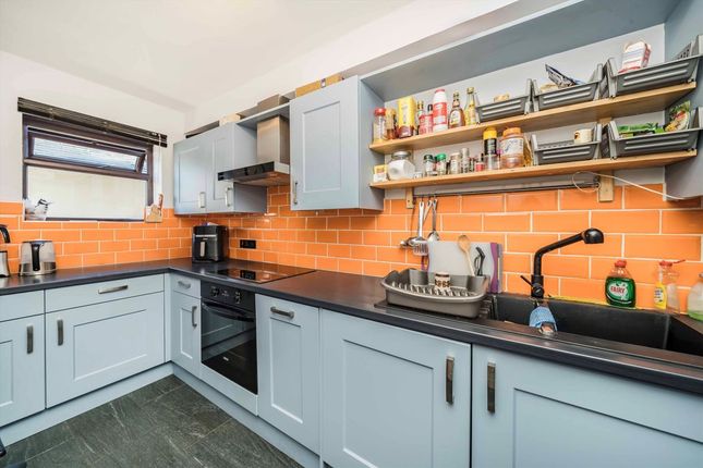 Flat 5, Jeffreys House, 55, Bond Road, Surbiton photo 2