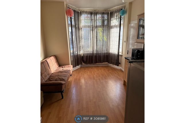 Guilford Avenue, Surbiton photo 2