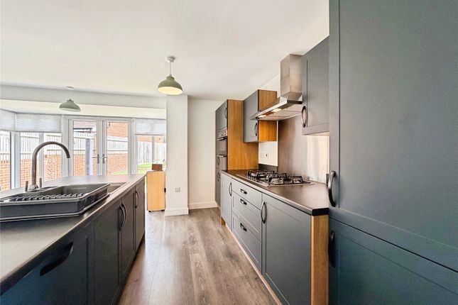 21, The Groves, Angmering photo 4