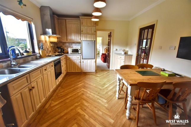 12, Osborn Park, Milford Haven photo 3