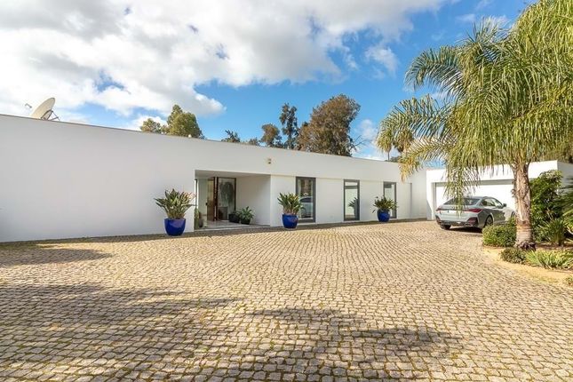 Villa for sale in Penina, Alvor, Portimão Algarve