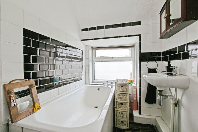 35,, Lemon Place, Redruth photo 2