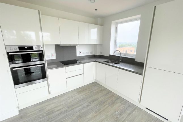 Flat to rent in Henry Darlot Drive, Mill Hill