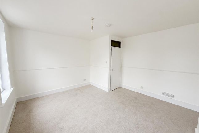 Flat 1, Lexden Lodge, Crowborough Hill, Crowborough photo 2