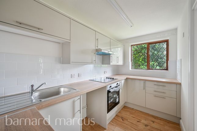 Flat 15, Church Court, 31, Monks Walk, Reigate photo 4