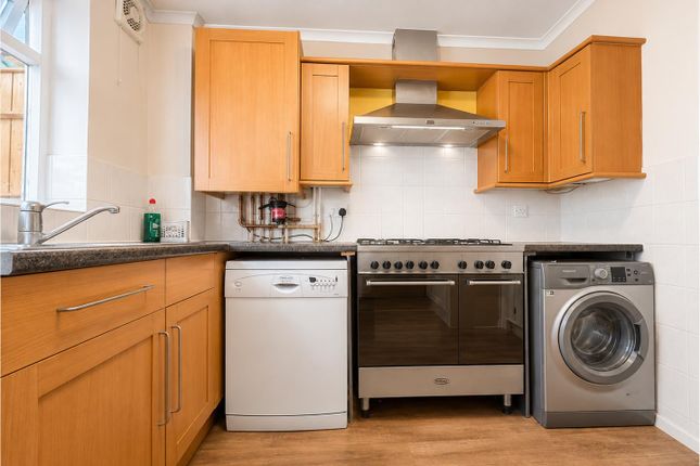 20, Griffin Close, Slough photo 4