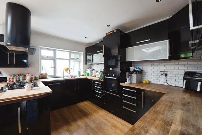 2, Little Aston Road, Romford photo 3