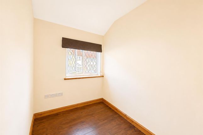 18, Brookside Crescent, Mold photo 3