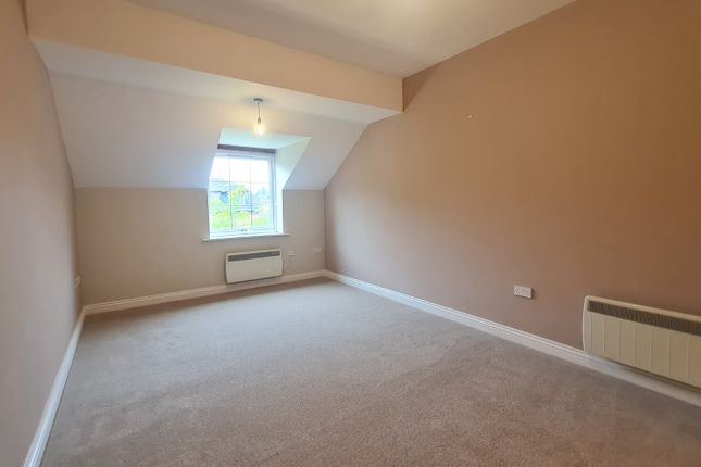 11, Highfield Court, West Yorkshire photo 5