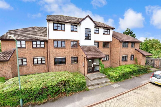 Flat for sale in Chalice Way, Stone, Kent