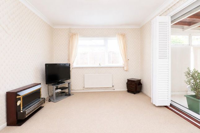 2, Andrews Close, Fleet photo 4