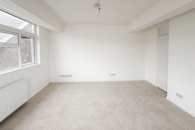 Flat 3 Lexden Lodge, Crowborough Hill, Crowborough photo 2