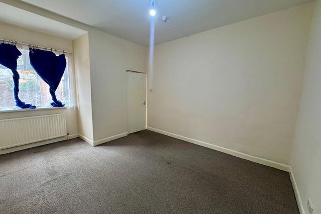 32, LEICESTER photo 5