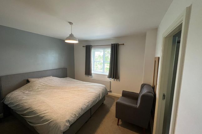Flat to rent in Spinnaker Close, Ripley