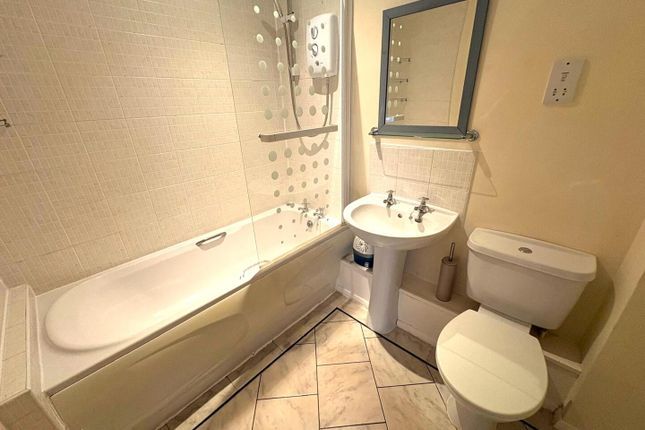 44, New Heyes, Neston photo 3
