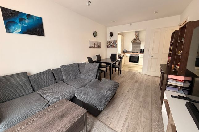 55, Oakwell Vale, Barnsley photo 3