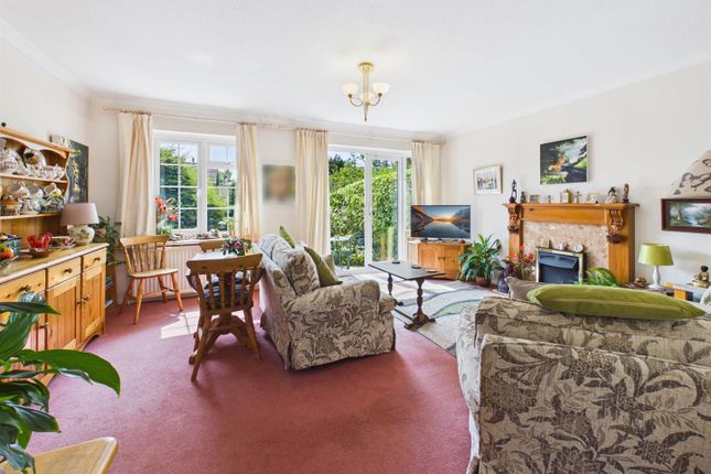 45, Yew Tree Rise, Reading photo 3