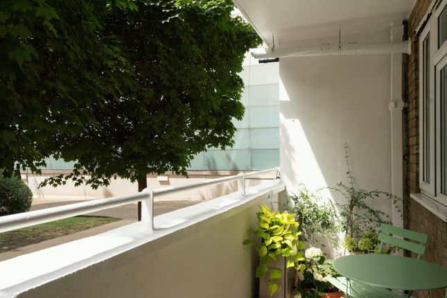 Flat 11, Benson House, Hatfields, London photo 4