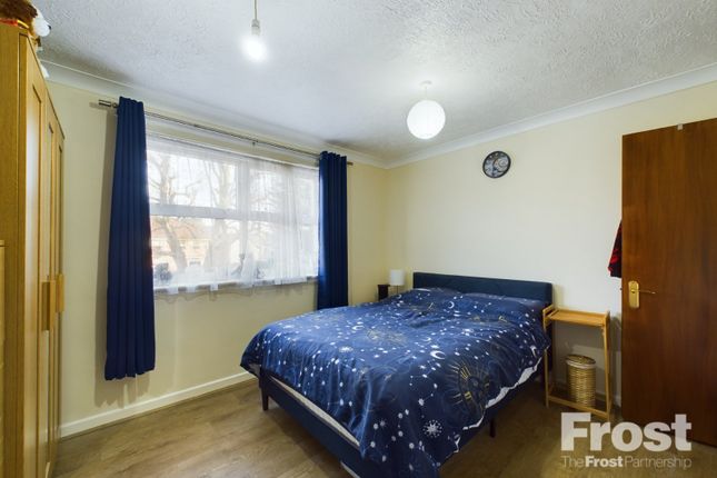 18, Pullmans Place, Surrey photo 2
