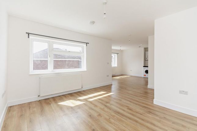 Flat 2, 121 Blenheim Road, Harrow photo 4