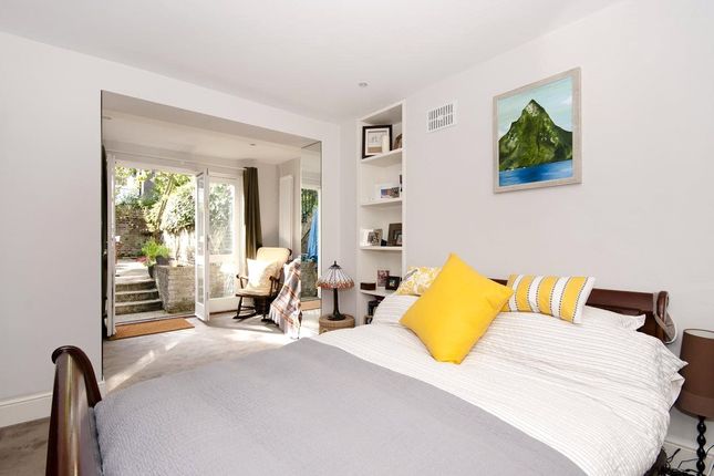 Flat for sale in Offord Road, Islington