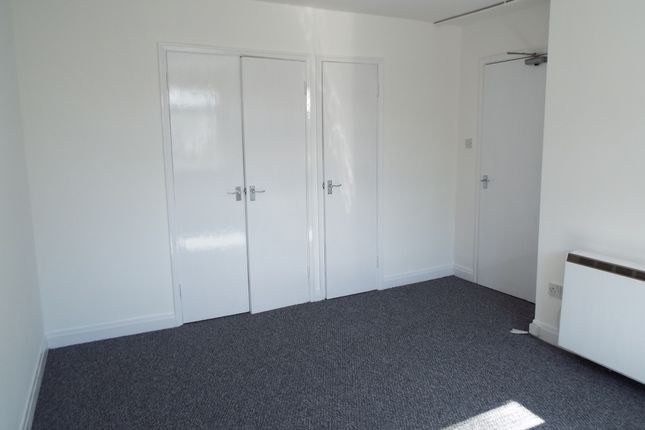 Flat 1, 37-39, Market Place, UTTOXETER photo 5