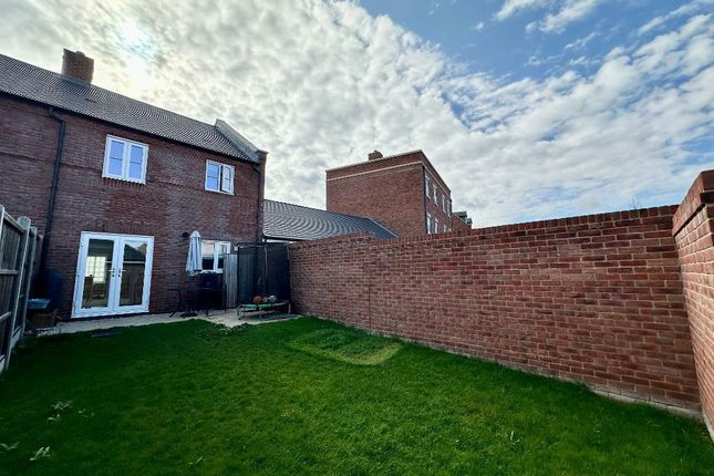 End terrace house for sale in Meadow Road, Bedford